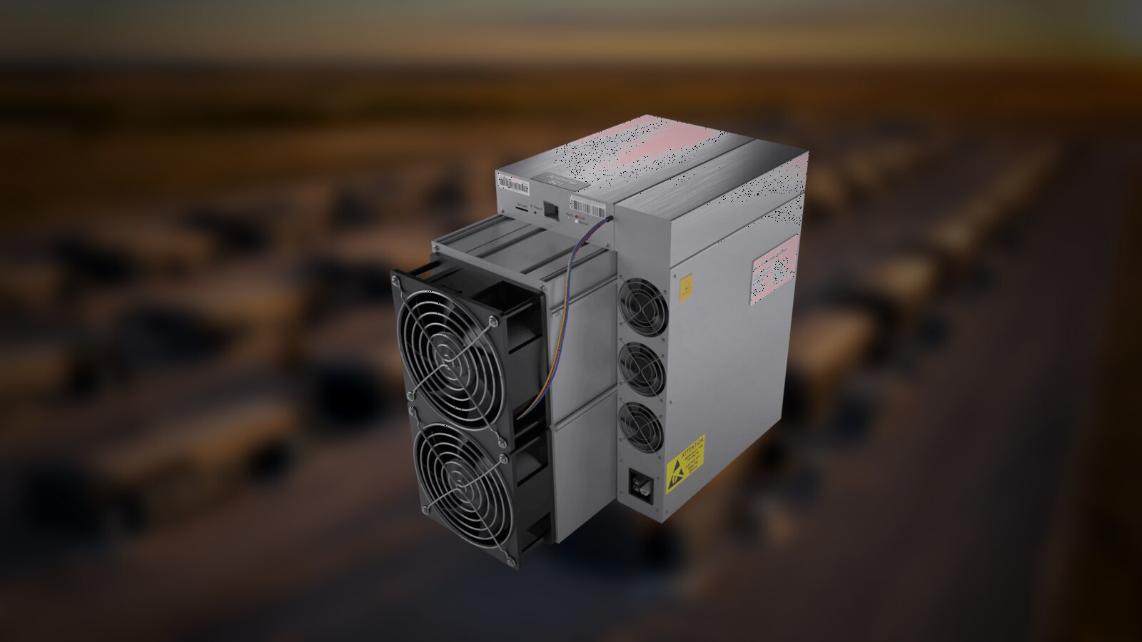 Un Antminer S21 fotografiado en un sitio de minería al atardecer