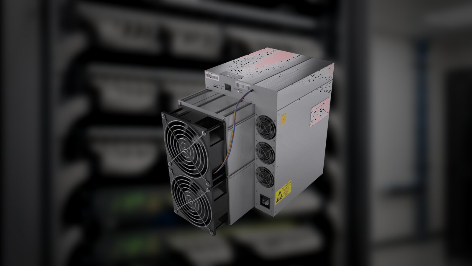 Un Antminer S21+ fotografiado junto a un rack de red